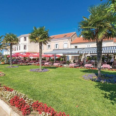 Awesome Apartment In Sveti Filip I Jakov W/ 1 Bedrooms Esterno foto