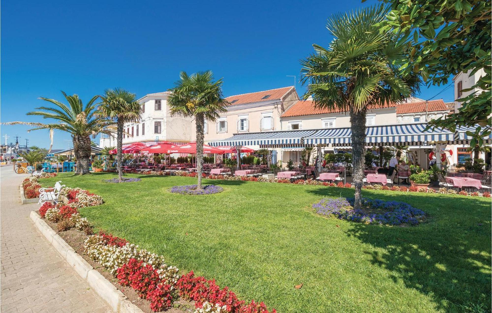 Awesome Apartment In Sveti Filip I Jakov W/ 1 Bedrooms Esterno foto